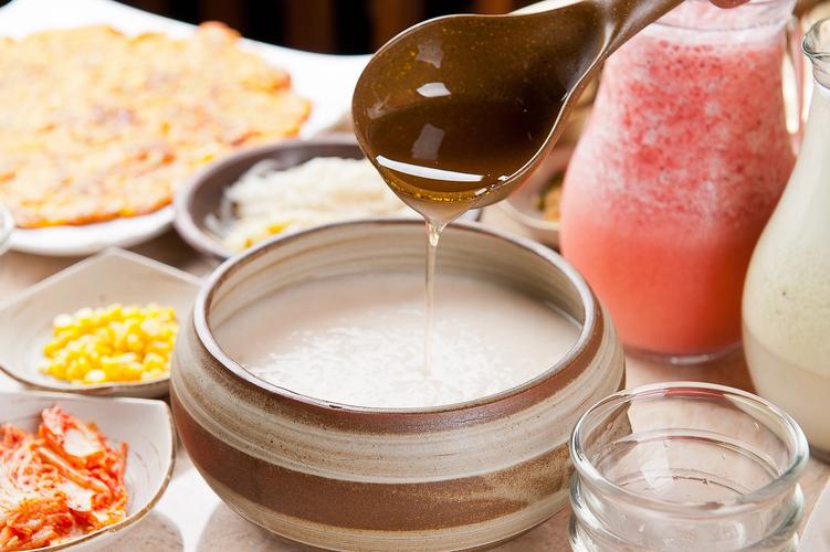 米酒調(diào)飲新浪潮:解鎖東方微醺的n種可能性